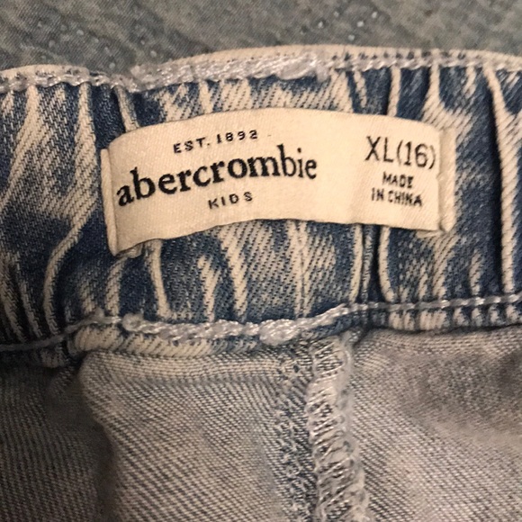 Shorts - Picture 3 of 3